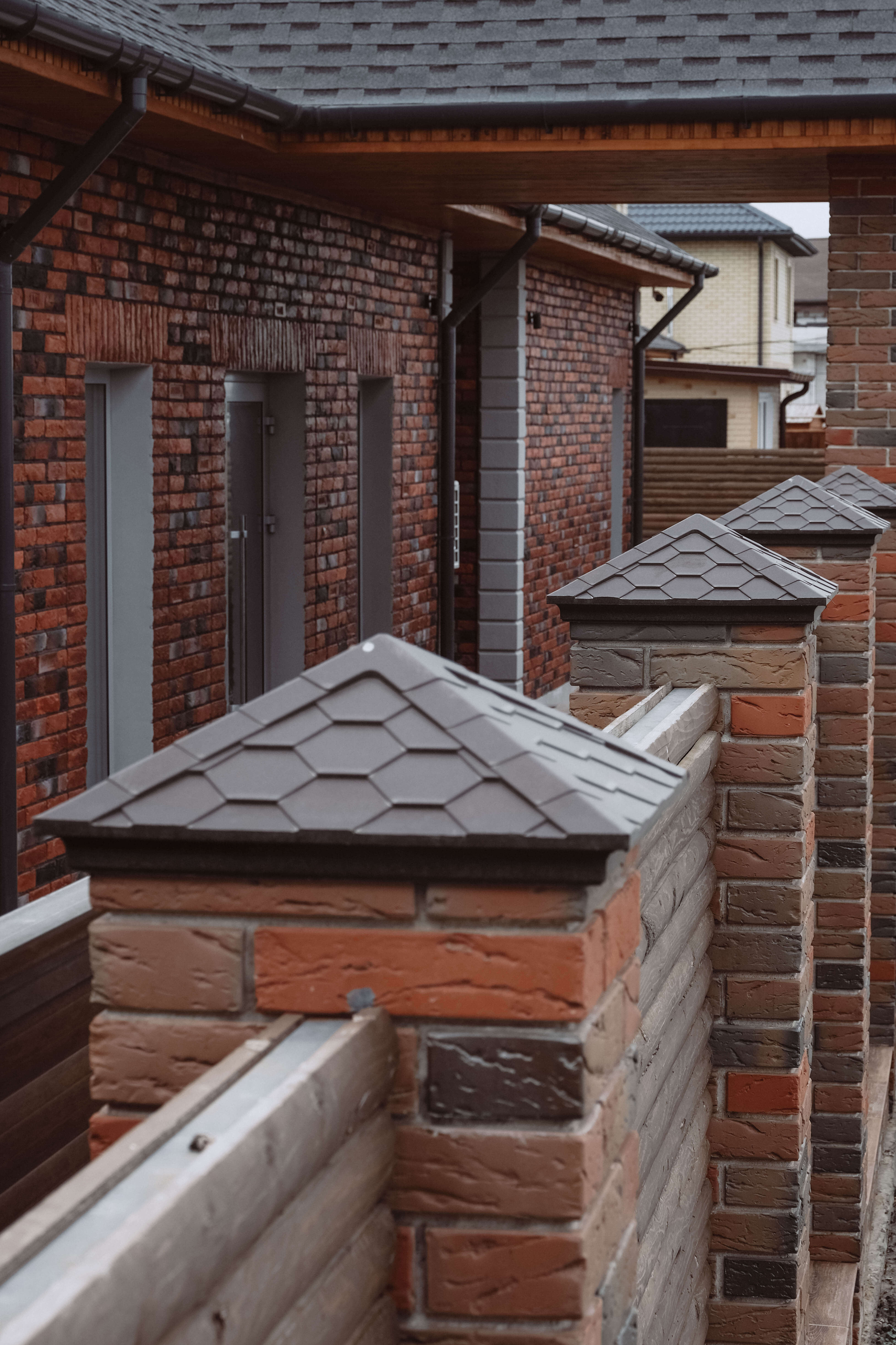 Колпак Zking Эверест Коричневый на столб 1.5х1.5 кирпича (390х390мм) в Красногорске фото